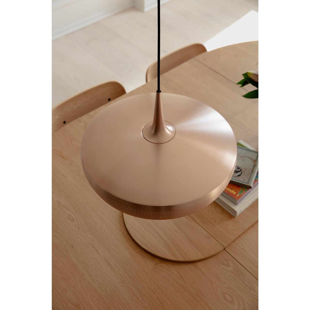 Clava Dine Pendelleuchte mit Rosette, Gebürstet Kupfer/Weiß