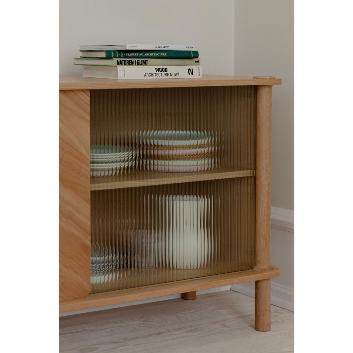 Italic Cabinet 2x Doors Dark Oak/Glass