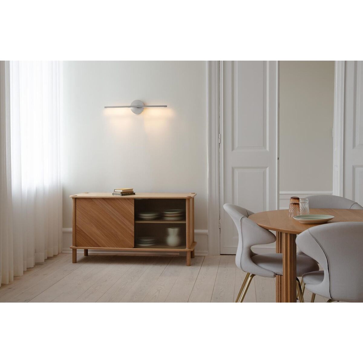 Italic Cabinet 2x Doors Dark Oak/Glass