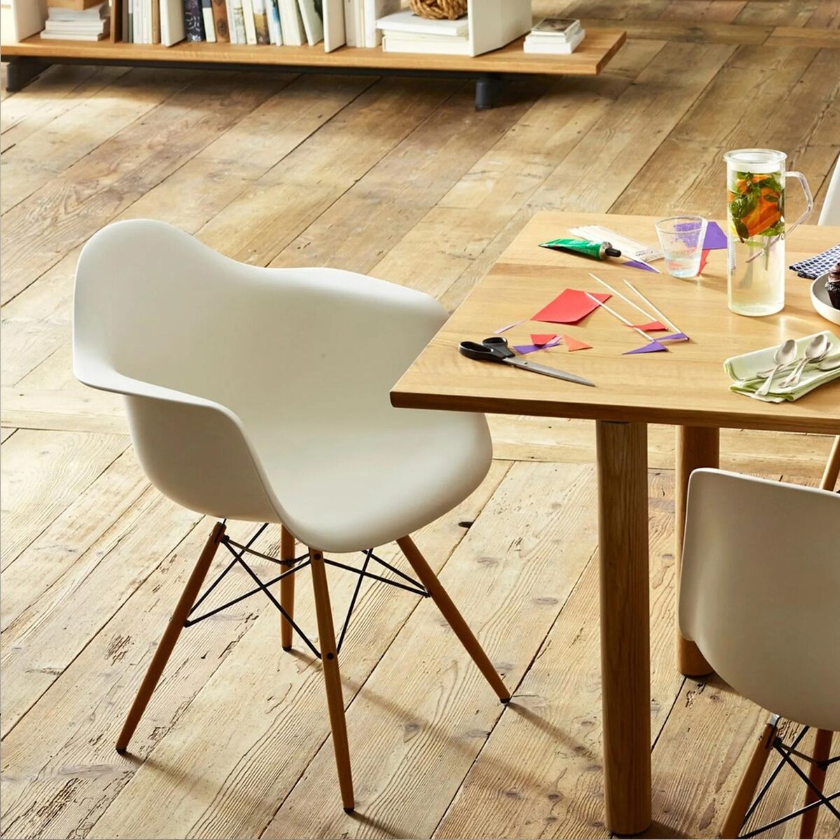 Silla de Comedor Eames Plastic DAW Blanco/ Arce Dorado