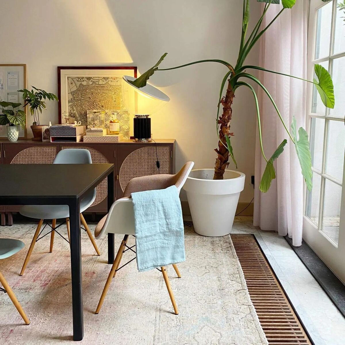 Silla de Comedor Eames Plastic DAW Blanco/ Arce Dorado