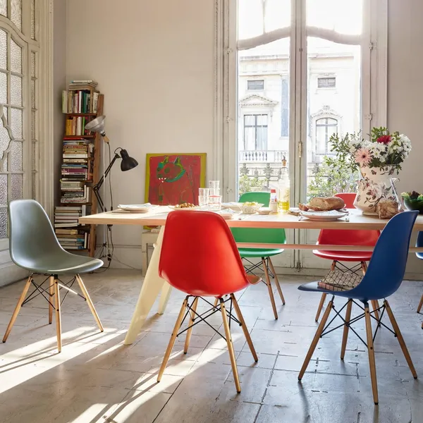 Eames Plastic DSW Dining Chair Deep Schwarz/ Golden Maple