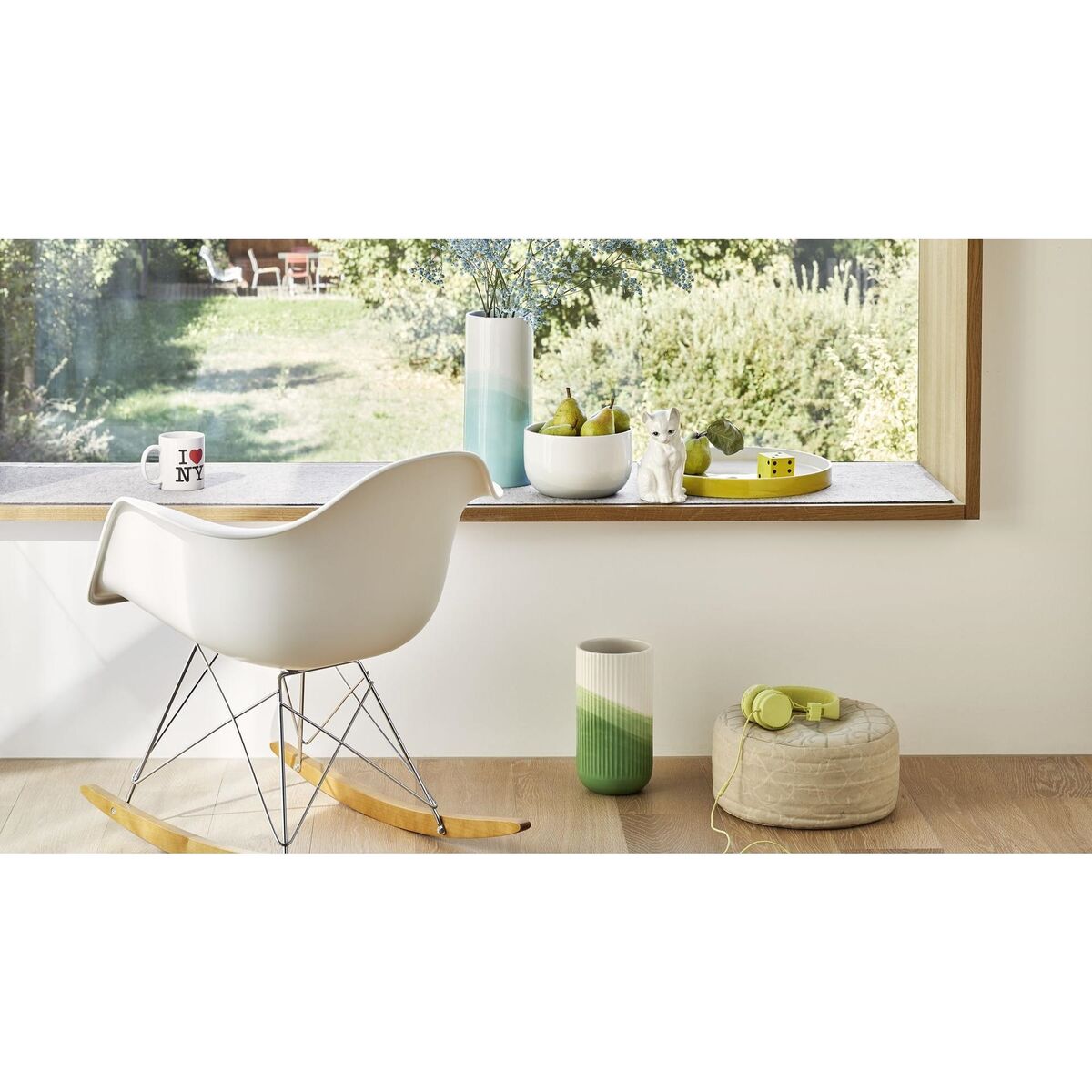Eames Plastic RAR Armchair Deep Black/ Dark Maple