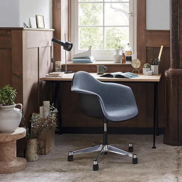 Eames Plastic PACC Kontorstol med Swivel Fuldt Polstret Sort/Hoopsak F60