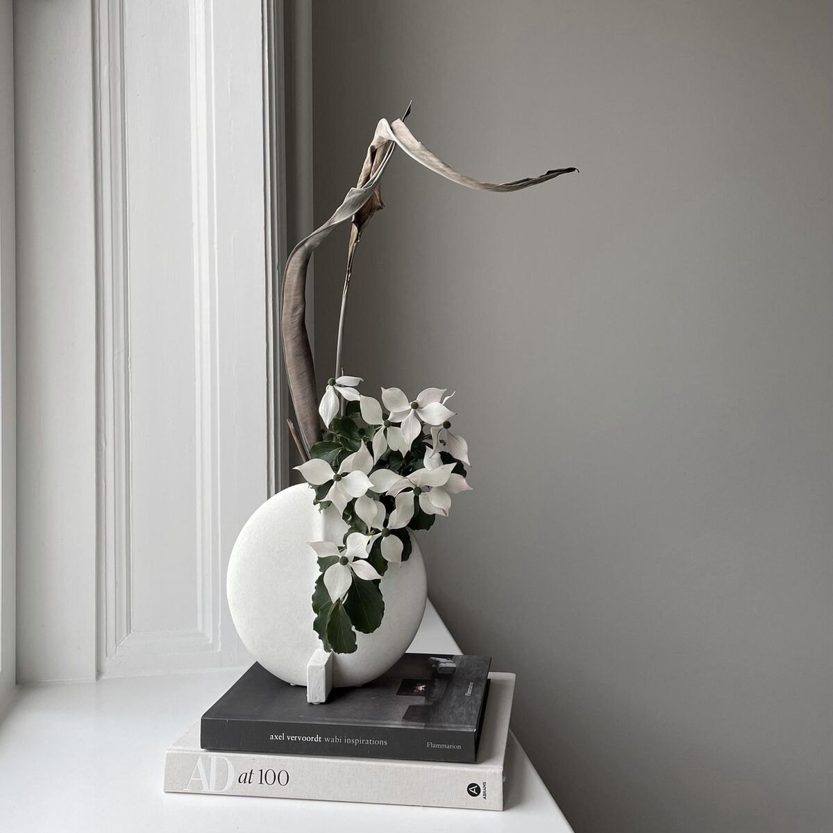 Guggenheim Vase Petit Bone Hvit