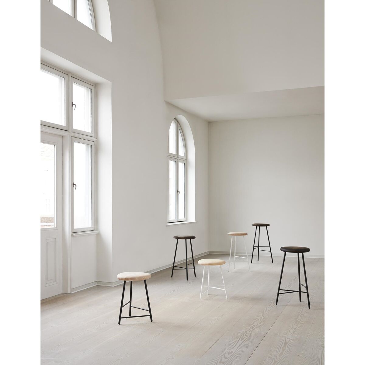 Pebble Bar Stool H65 Ash/ White