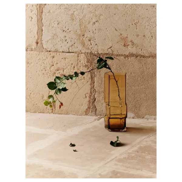 x Utzon Can Lis Muro Vase H30 Recycelter Bernstein