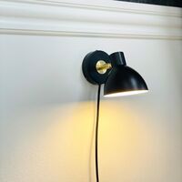 Lilje Vegglampe Sort/ Messing