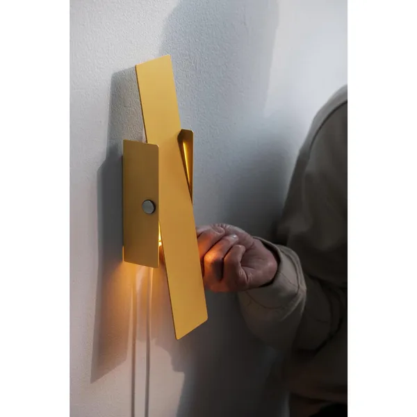 Pivoting Wall Lamp Yellow