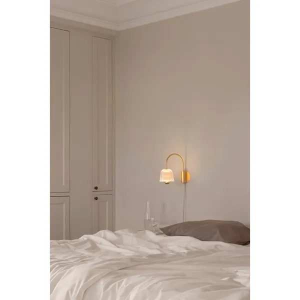 Asteea Wandlamp, Satijn Messing/ Geribbeld, Helder