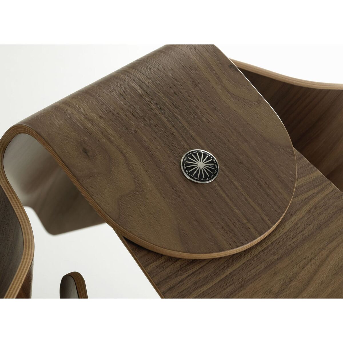Eames Elephant Stool Helder Gelakt Walnoot