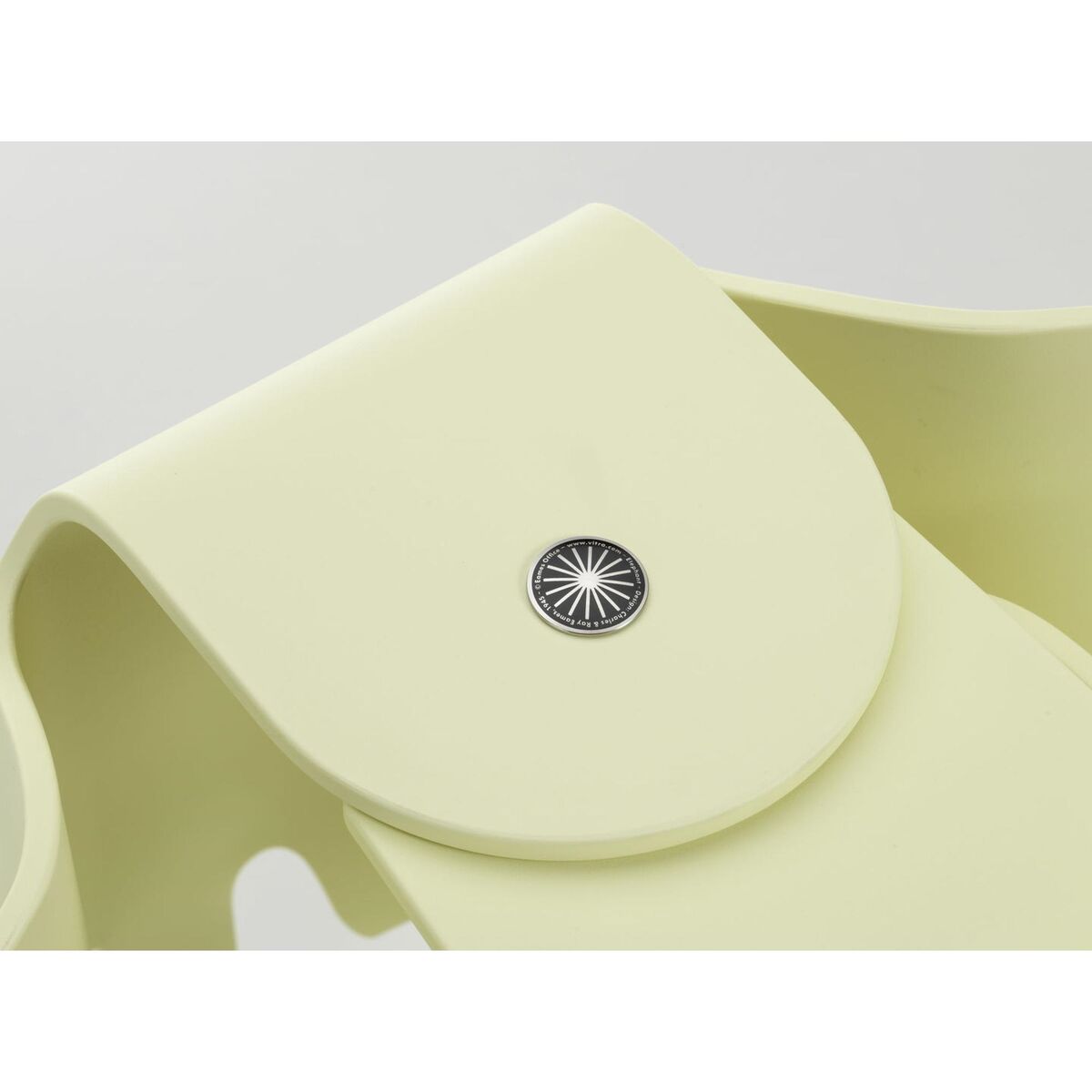 Eames Elephant RE -jakkara, Canary