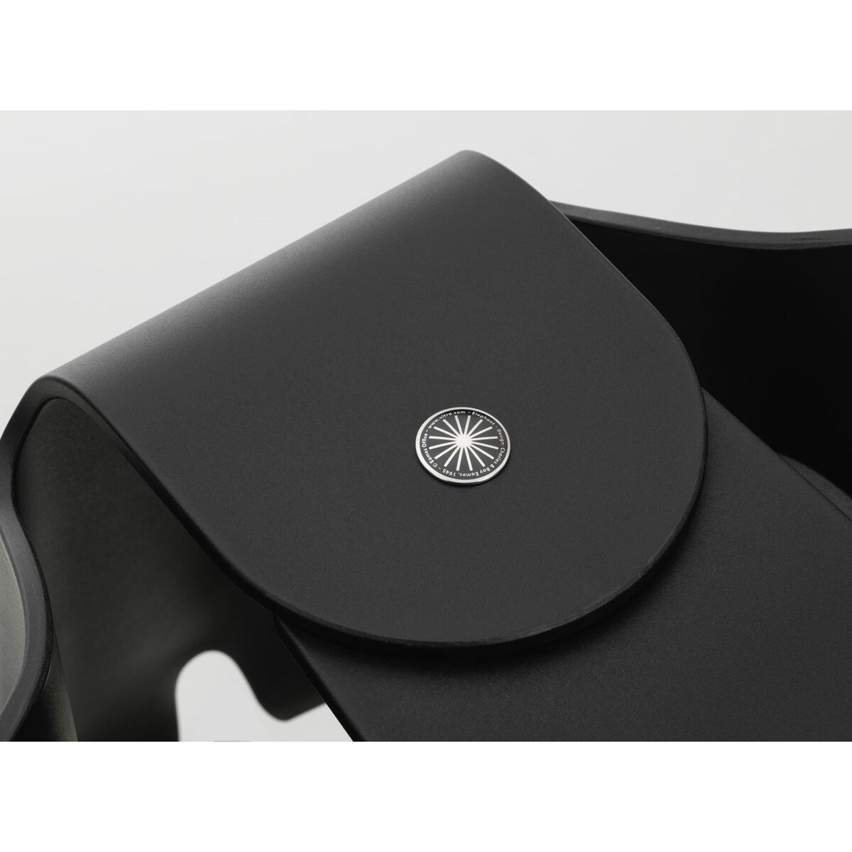 Eames Elephant RE Hocker Schwarz