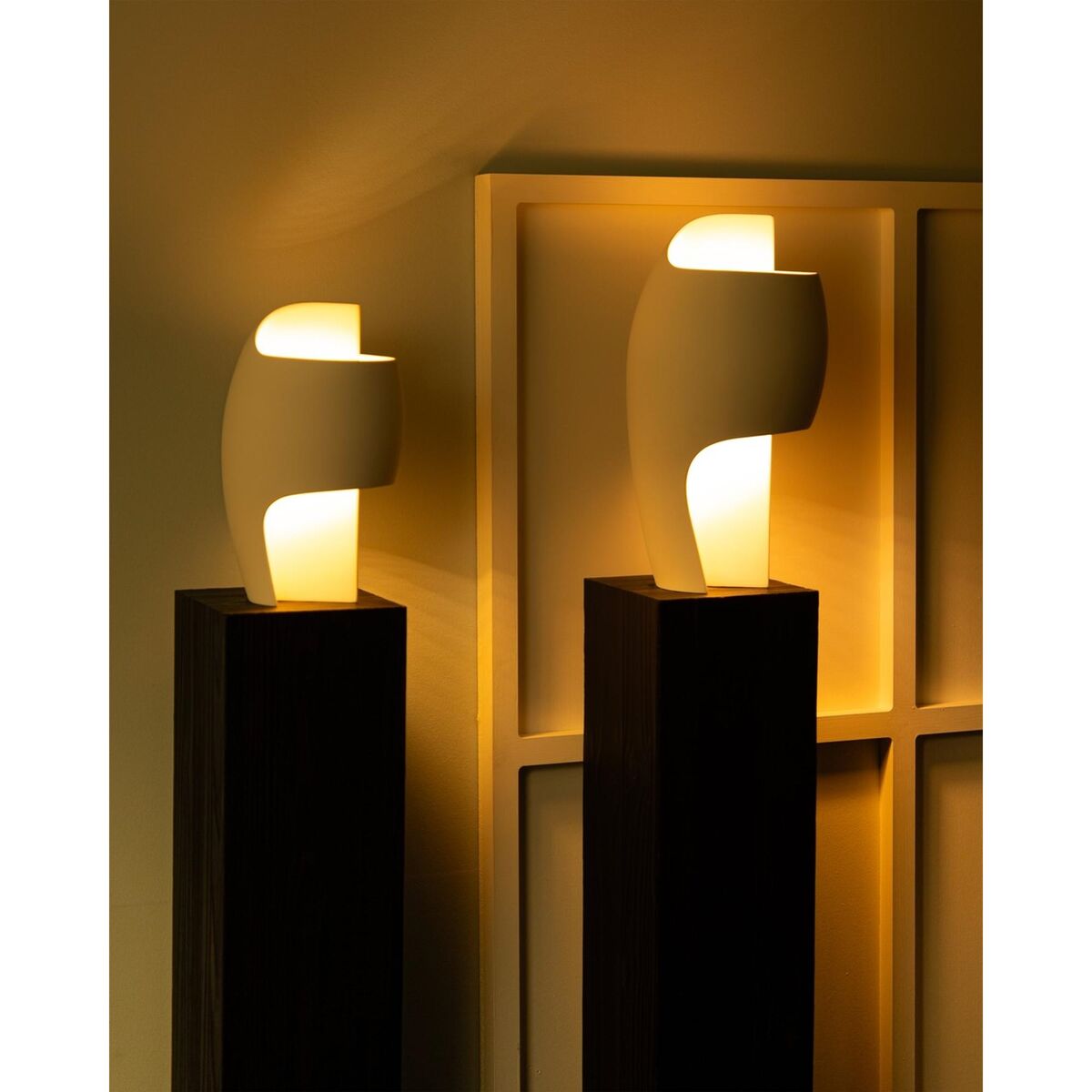 DCWédtions Grande B Tischlampe Gips/ Aluminium