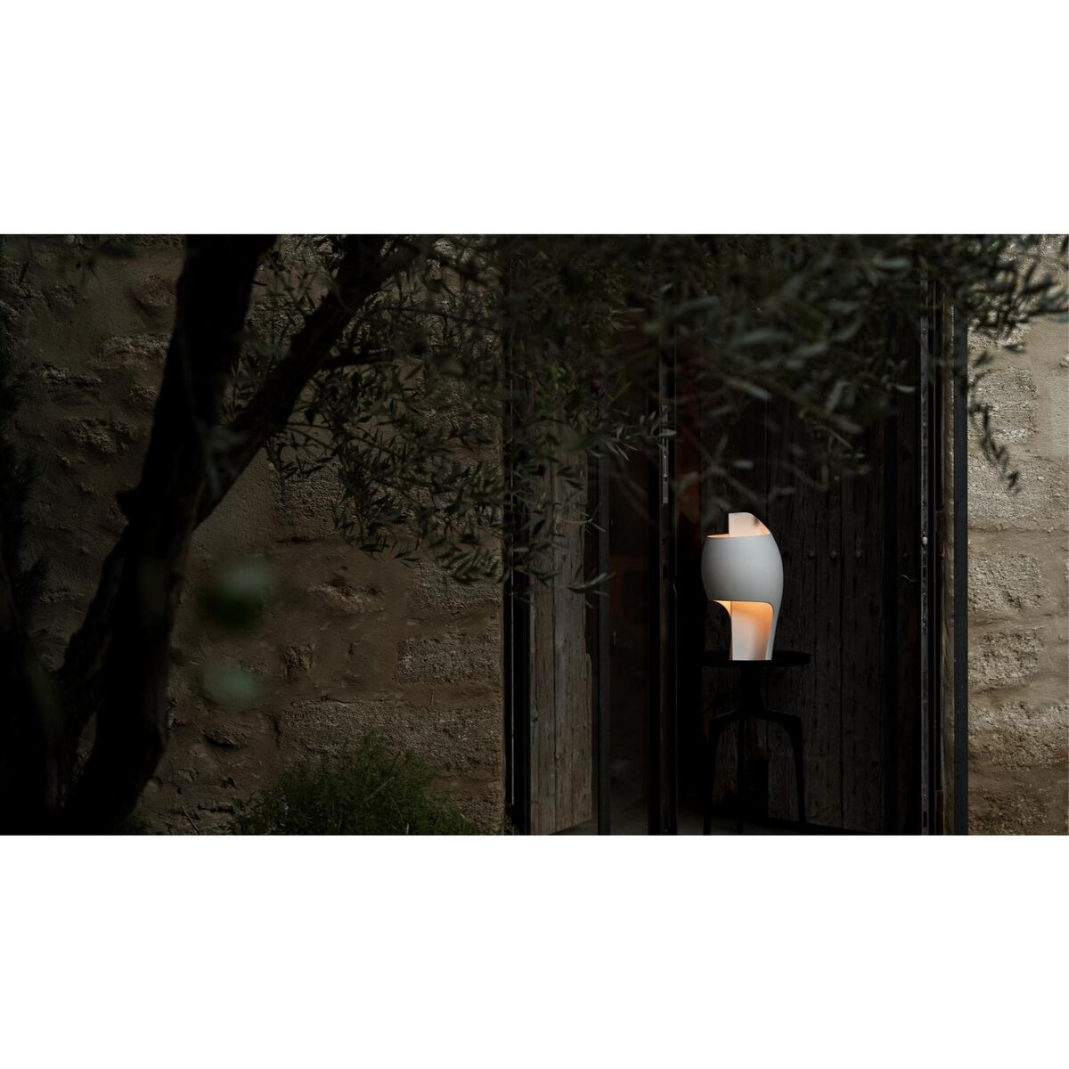 DCWédtions Grande B Tischlampe Gips/ Aluminium