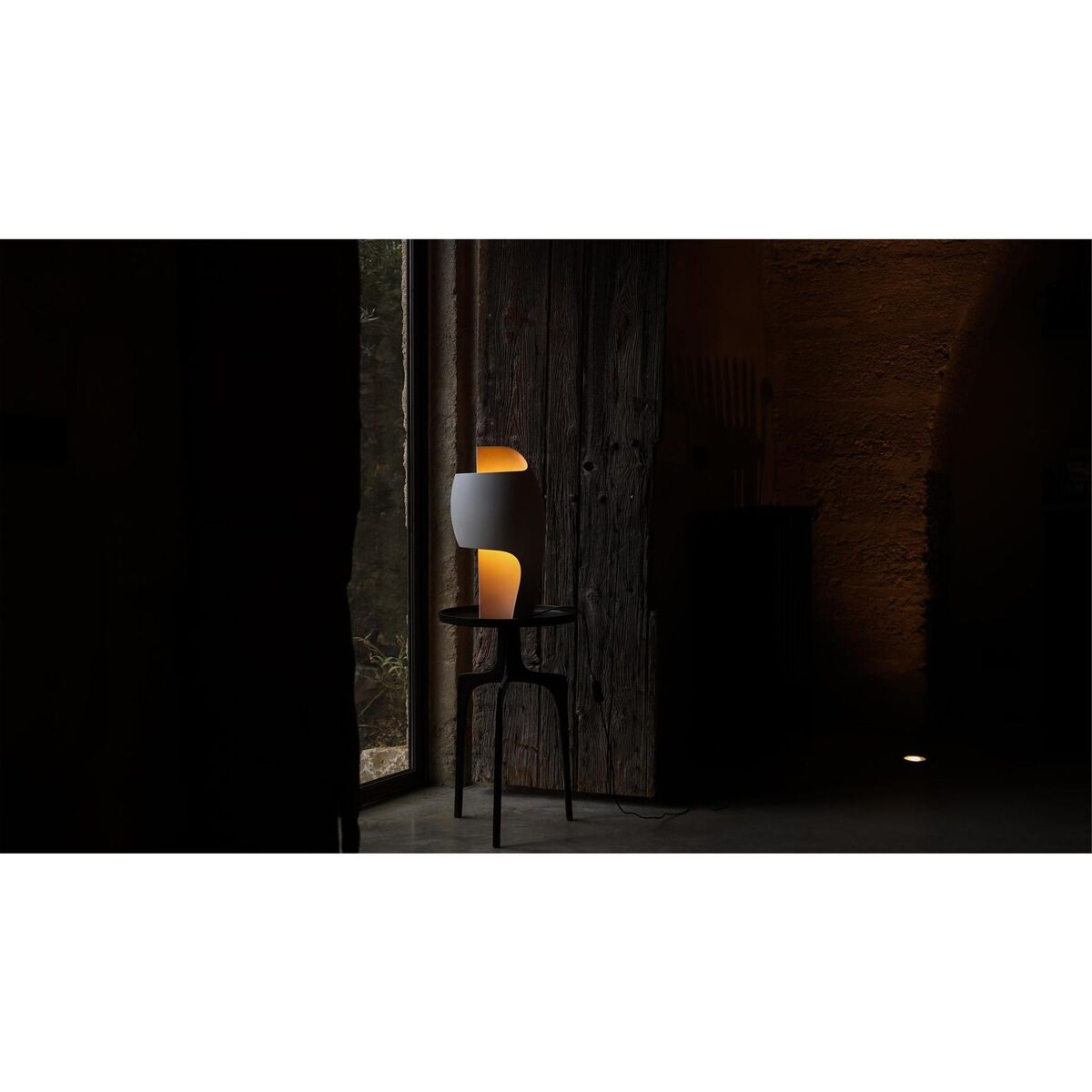 DCWédtions Grande B Tischlampe Gips/ Aluminium