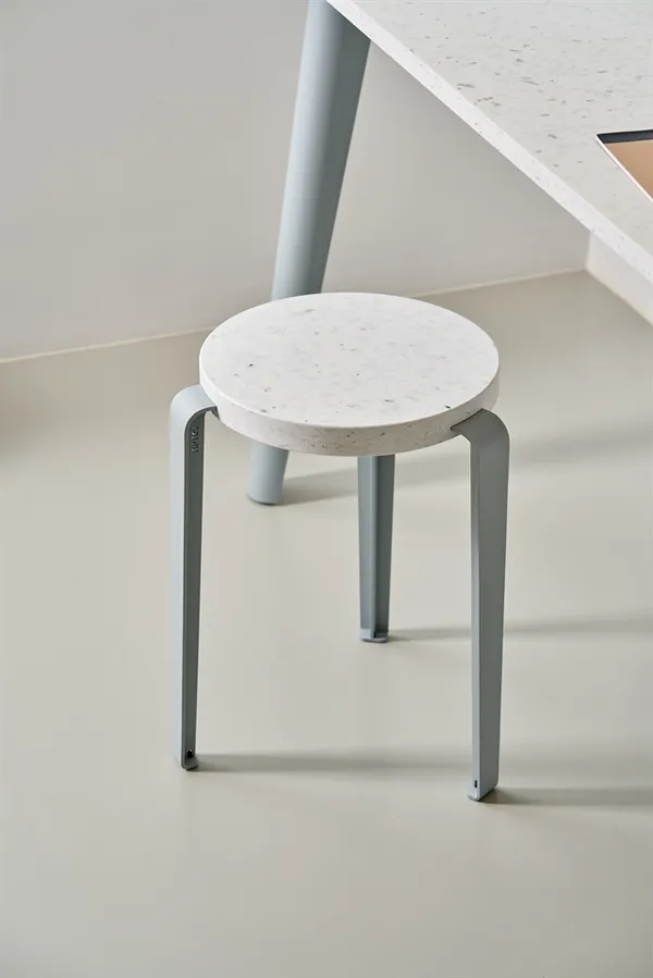 LOU Stool Recycled Plastic White/Midnight Blue