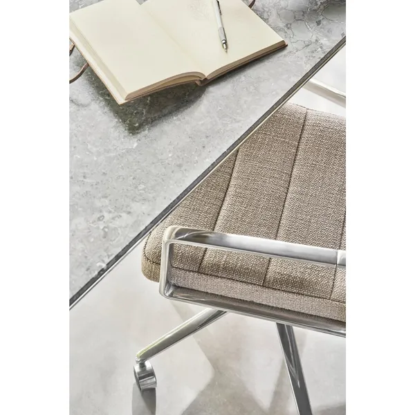 453 Svingstol med Hjul Aluminium/ Bølgete Off White/ Lysegrå