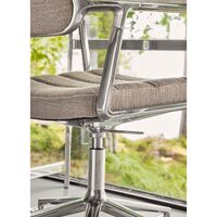 453 Svingstol med Hjul Aluminium/ Bølgete Off White/ Lysegrå