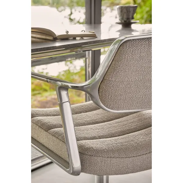453 Svingstol med Gulvglidere Aluminium/ Bølget Off White/ Lysegrå