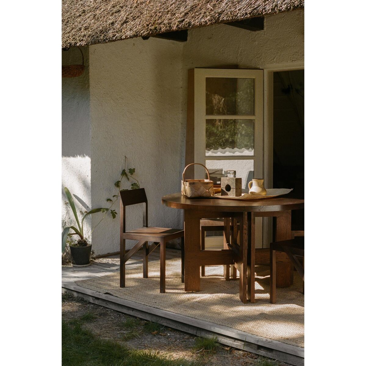 Farmhouse Trestle Dining Table Ø120 Dark Oak