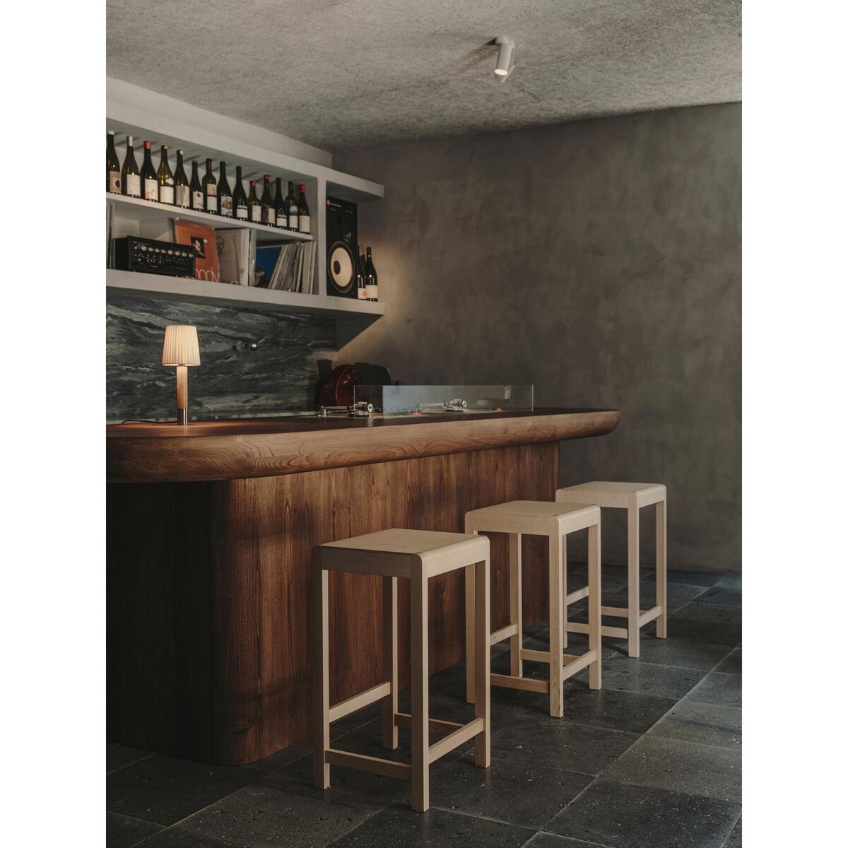01 Stool H65 Warm Brown