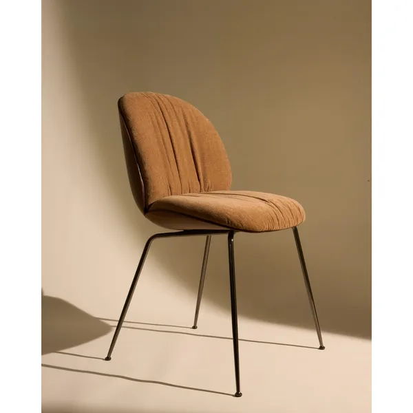 Beetle Soft Spisestol Sort Krom/ Amerikansk Valnøtt/ Belsuede Speical/Dedar 132