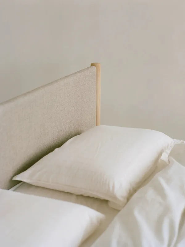 Veng Bedframe 160x210 Re-Wool 218/Zeepbehandeld Eiken