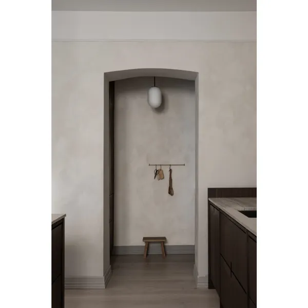 Noor Taklampe Medium Opal/ Sort