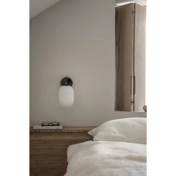 Noor Wall lamp Opal/ Black