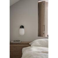 Noor Wall lamp Opal/ Black