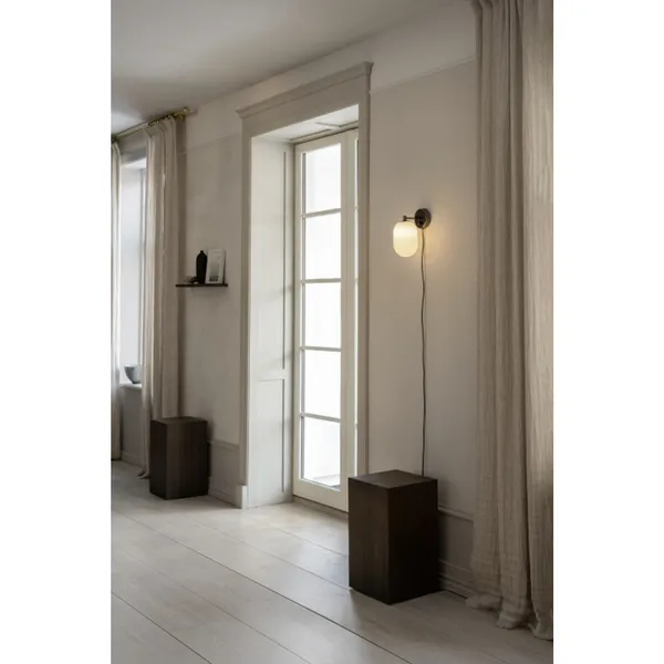 Noor Wall lamp Opal/ Black