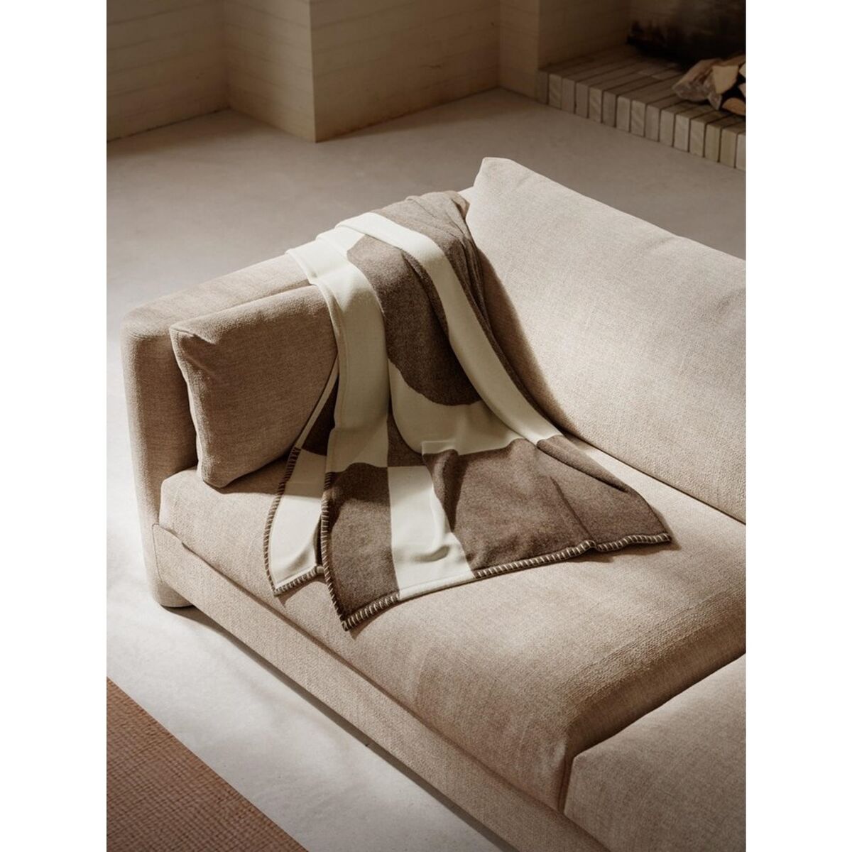 Big Logo Rug Pale Beige/Umber Brown