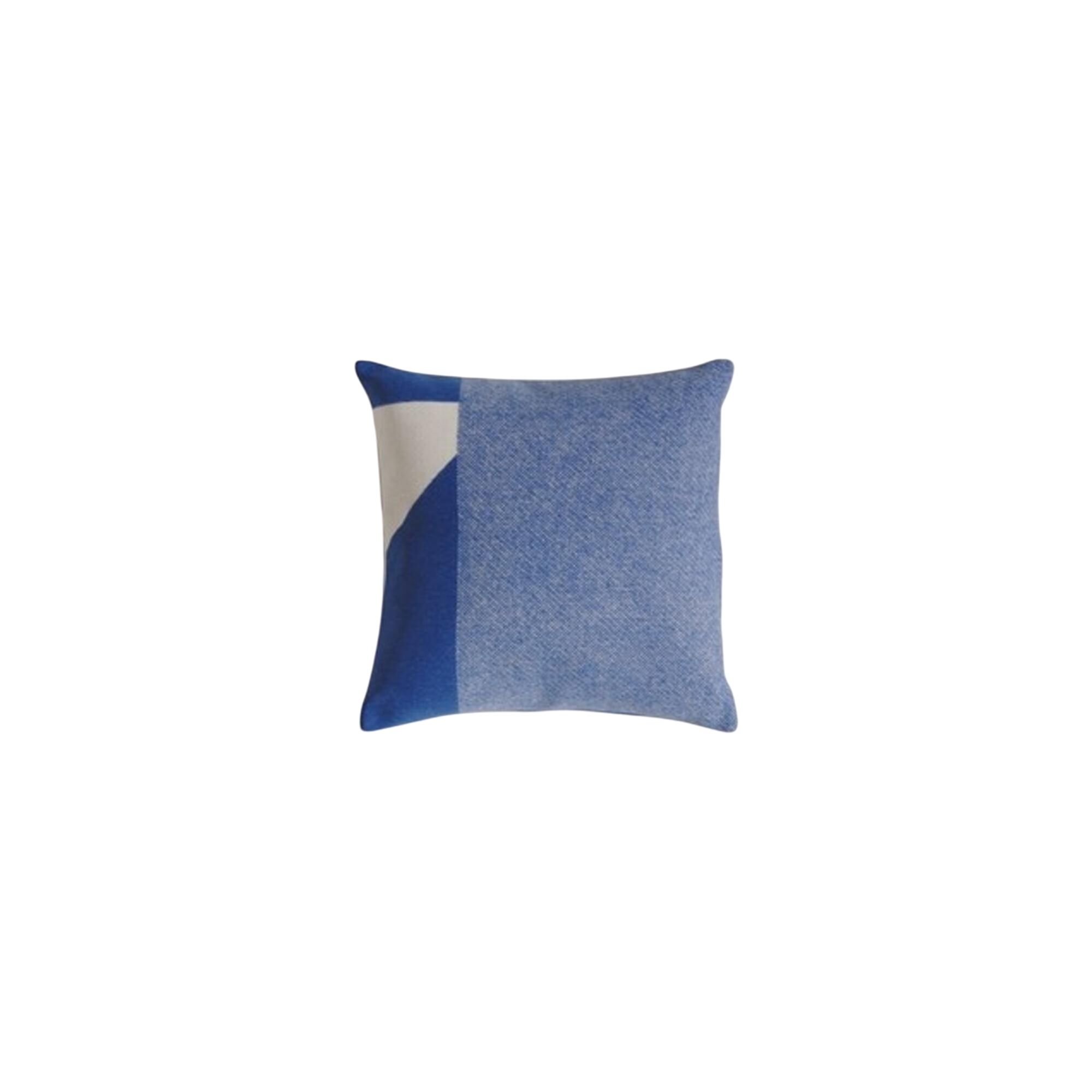 Pute med stor logo, 55×55, lys Beige/kongeblå