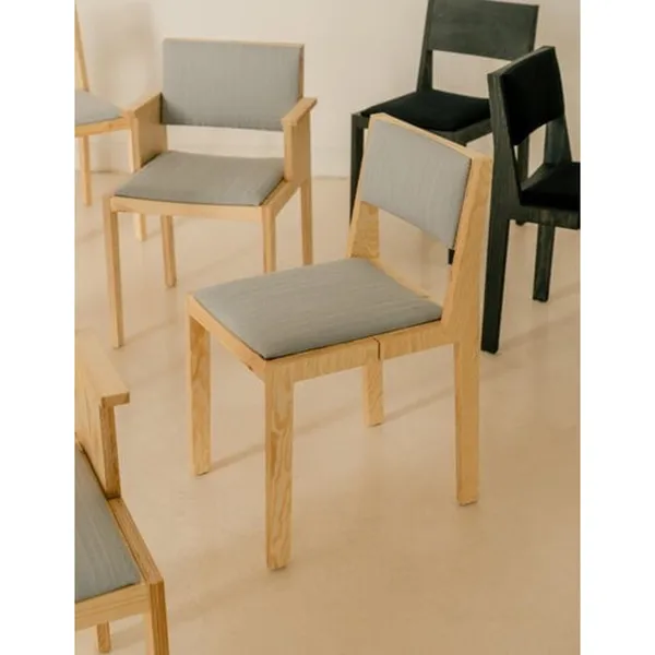 016 Maasto Dining Chair With Armrest & Upholstered Seat Natural/Square 0134