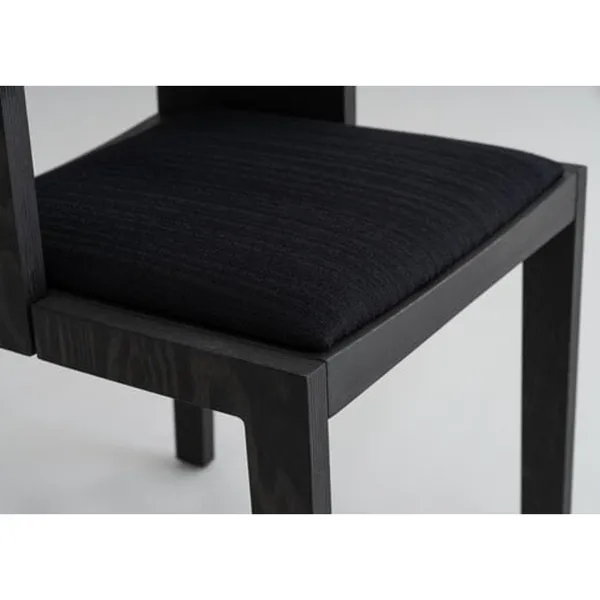 016 Maasto Dining Chair With Armrest & Upholstered Seat Black/Square 0194
