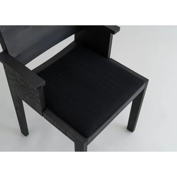 016 Maasto Dining Chair With Armrest & Upholstered Seat Black/Square 0194