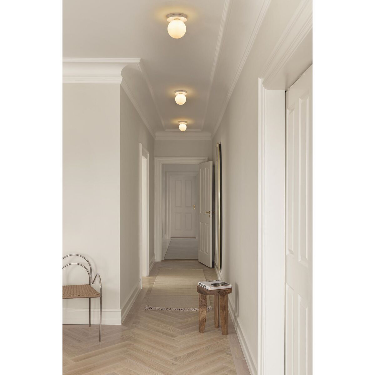 Liila 1 Limited Edition Wall Lamp Medium Beige/Opal