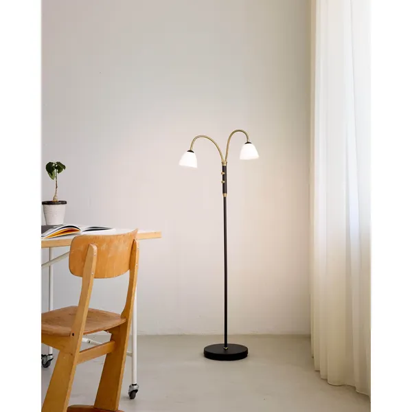 Lucid Stehlampe, 2-armig, LED, Opal, Antik