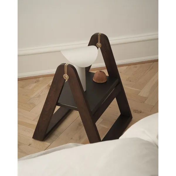 Reech Hocker, Dunkle Esche