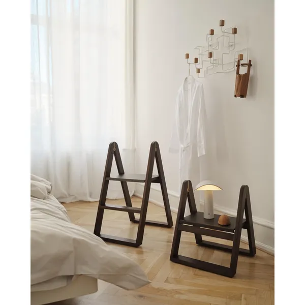 Reech Hocker, Dunkle Esche