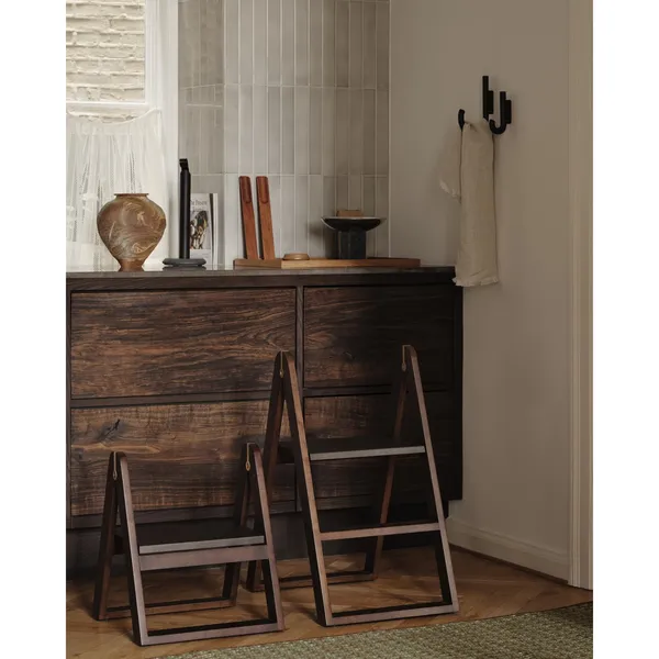 Reech Hocker, Dunkle Esche