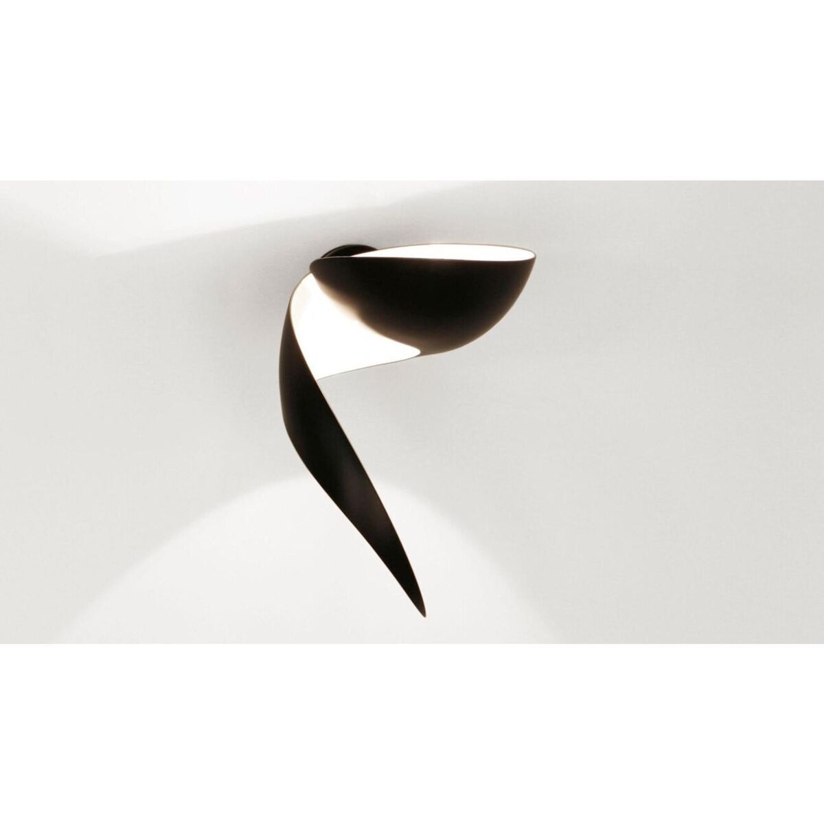 Flame Wall Lamp Small Black