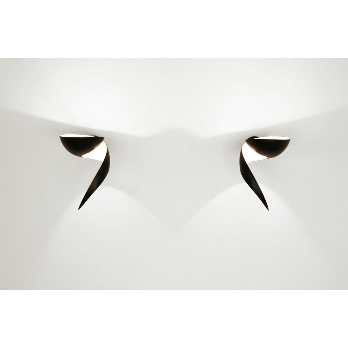 Flame Wall Lamp Small Black