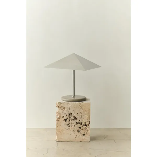 LOFT Bordlampe Grey Cadoico