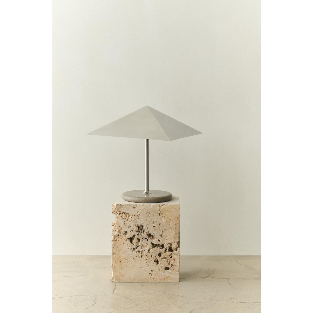 LOFT Table Lamp Gray Cadoico