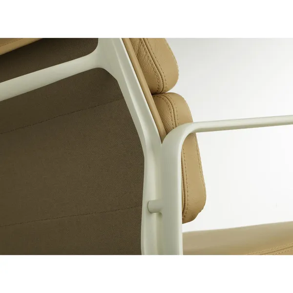Soft Pad EA 231 Office Chair With Swivel, Armrest & Tilt Mechanism Chalk/Camel