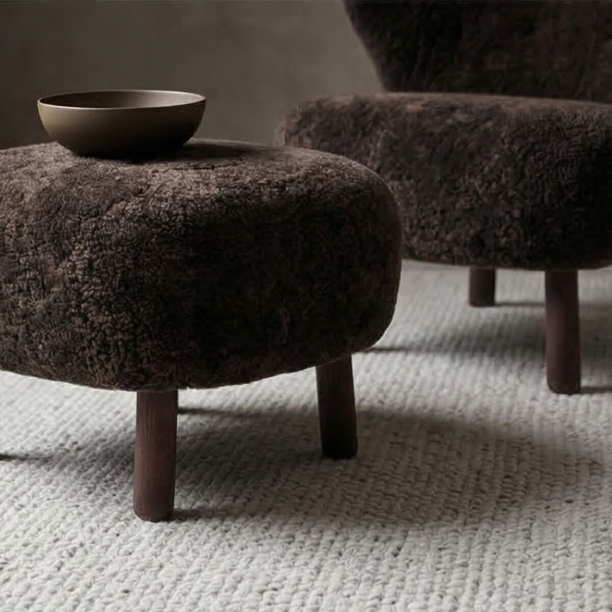 Little Petra VB1 Exclusive Armchair Sheepskin Espresso/Dark Stained Oak Incl. ATD1 Pouf