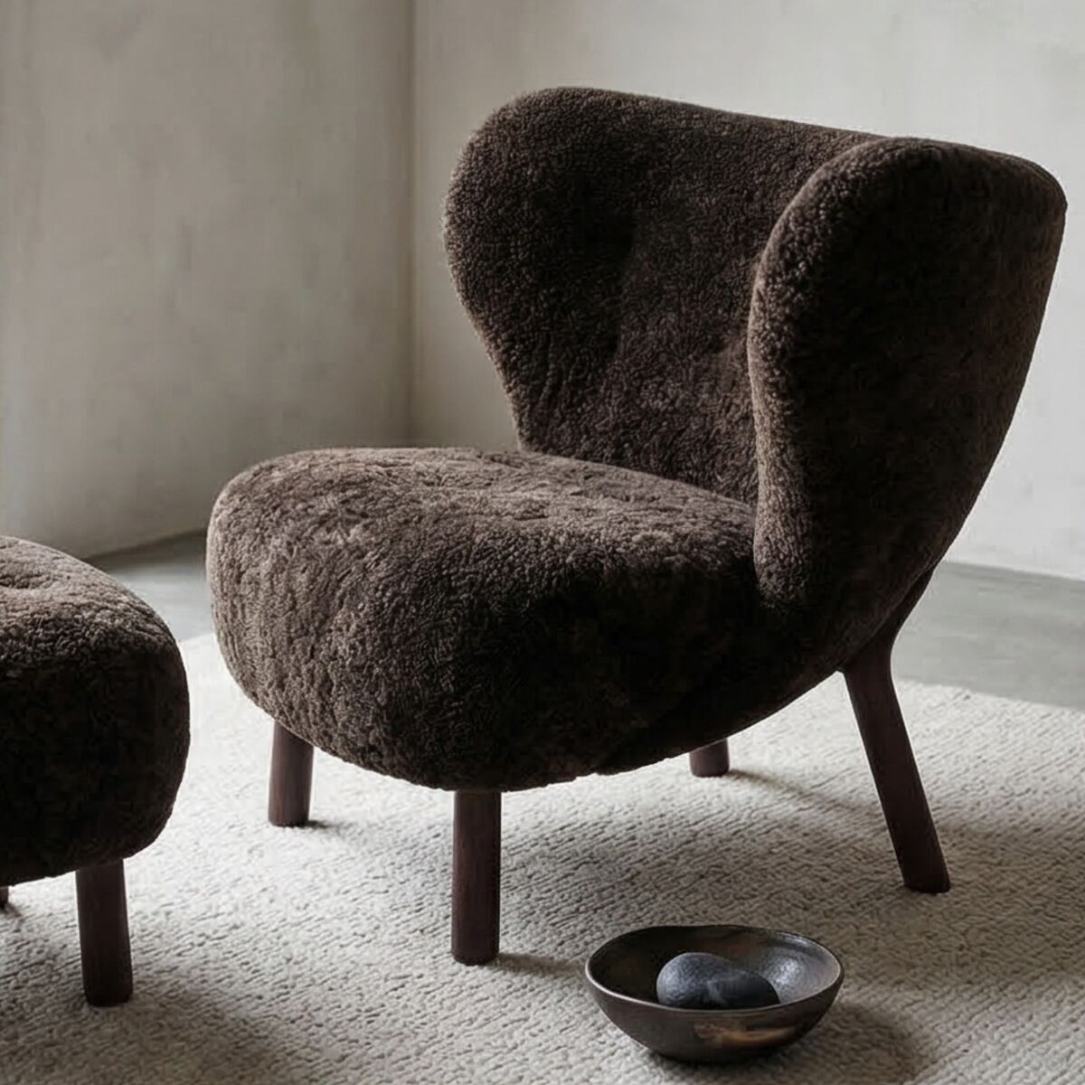 Little Petra VB1 Exclusive Armchair Sheepskin Espresso/Dark Stained Oak Incl. ATD1 Pouf