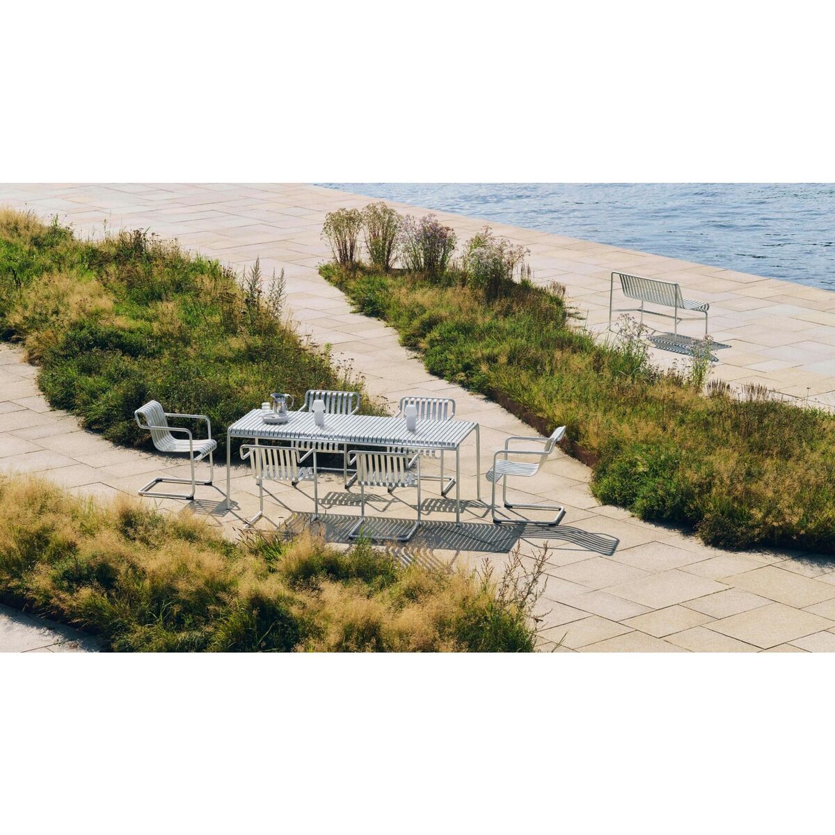 Palissade Cantilever Chair With Armrests Olive